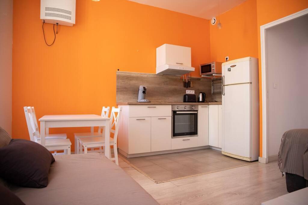 La Fontaine Neuve-Avallon-5 Personnes-1 Chambre-3 Lits-Parking-Wifi Zewnętrze zdjęcie