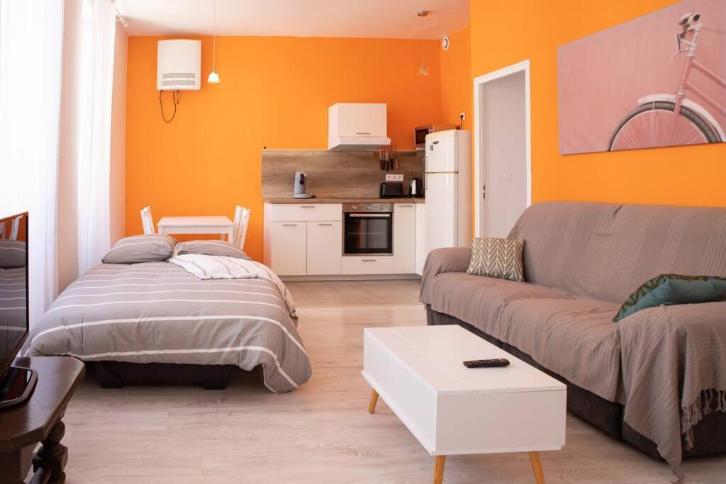 La Fontaine Neuve-Avallon-5 Personnes-1 Chambre-3 Lits-Parking-Wifi Zewnętrze zdjęcie